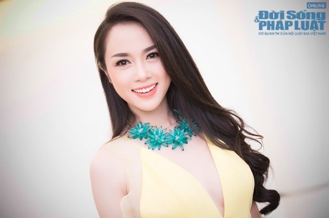 Top 5 HHVN Ngọc Anh diện váy sexy đi dự tiệc